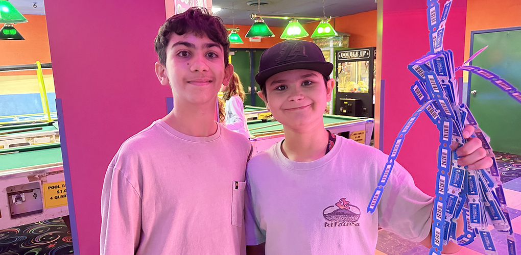 Norup students spending a day together at skate world