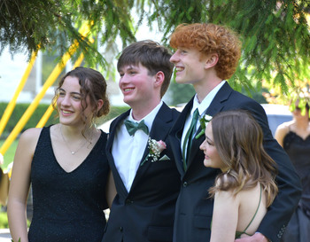 BHS Students Capture Memories Before Prom