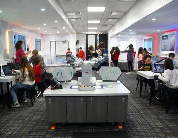 Berkley 6th Grade Students Explore Mobile Innovation Station