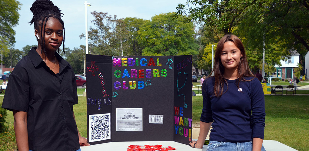 Berkley High School students at clubs in the court yard event